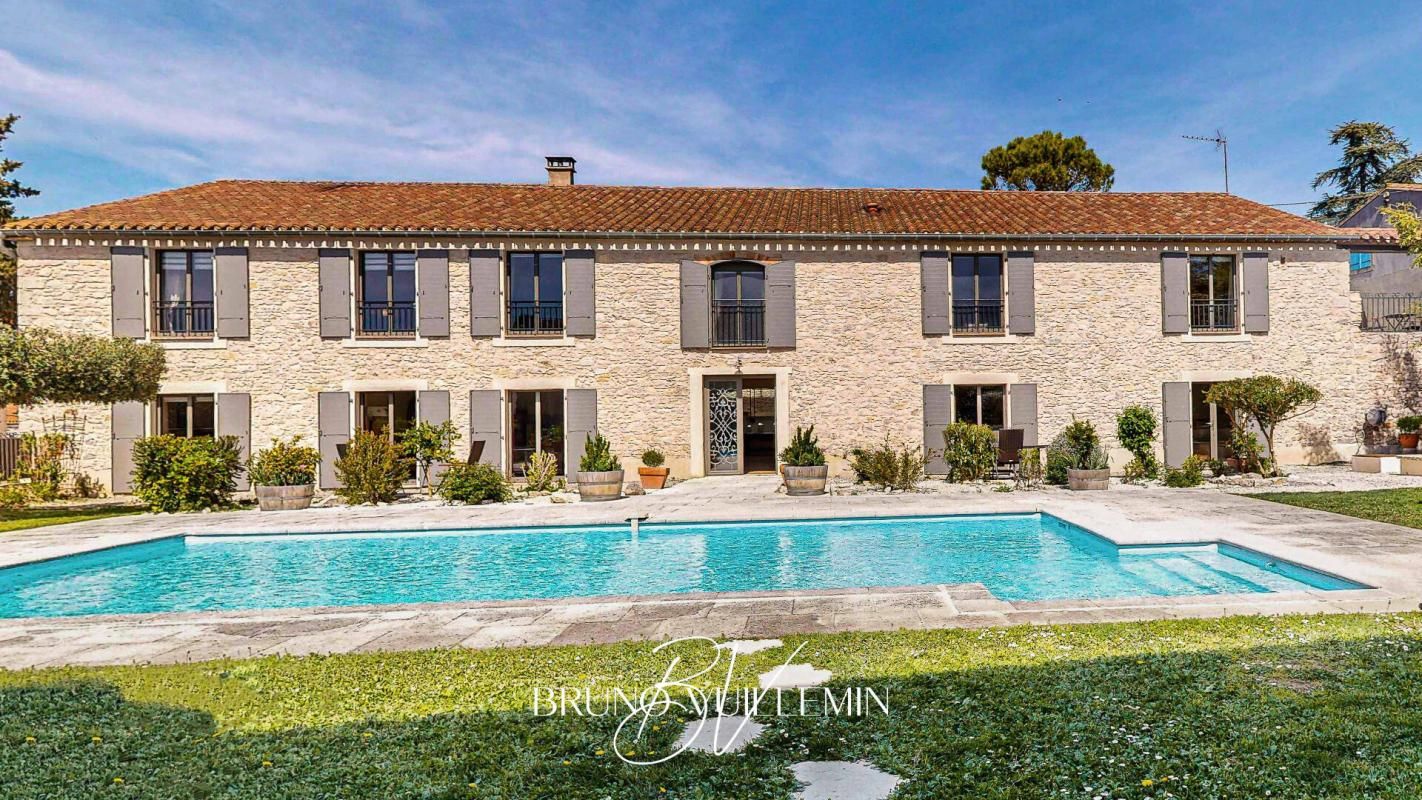 DEMEURE DE CHARME ET SON ANCIENNE GRANGE DU XIXème AVEC PISCINE & GARAGE