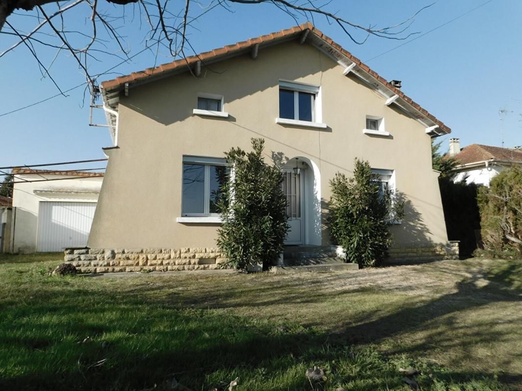 Maison en pierres des années 50  à rénover à Bergerac 7 pièce(s) 87 m2