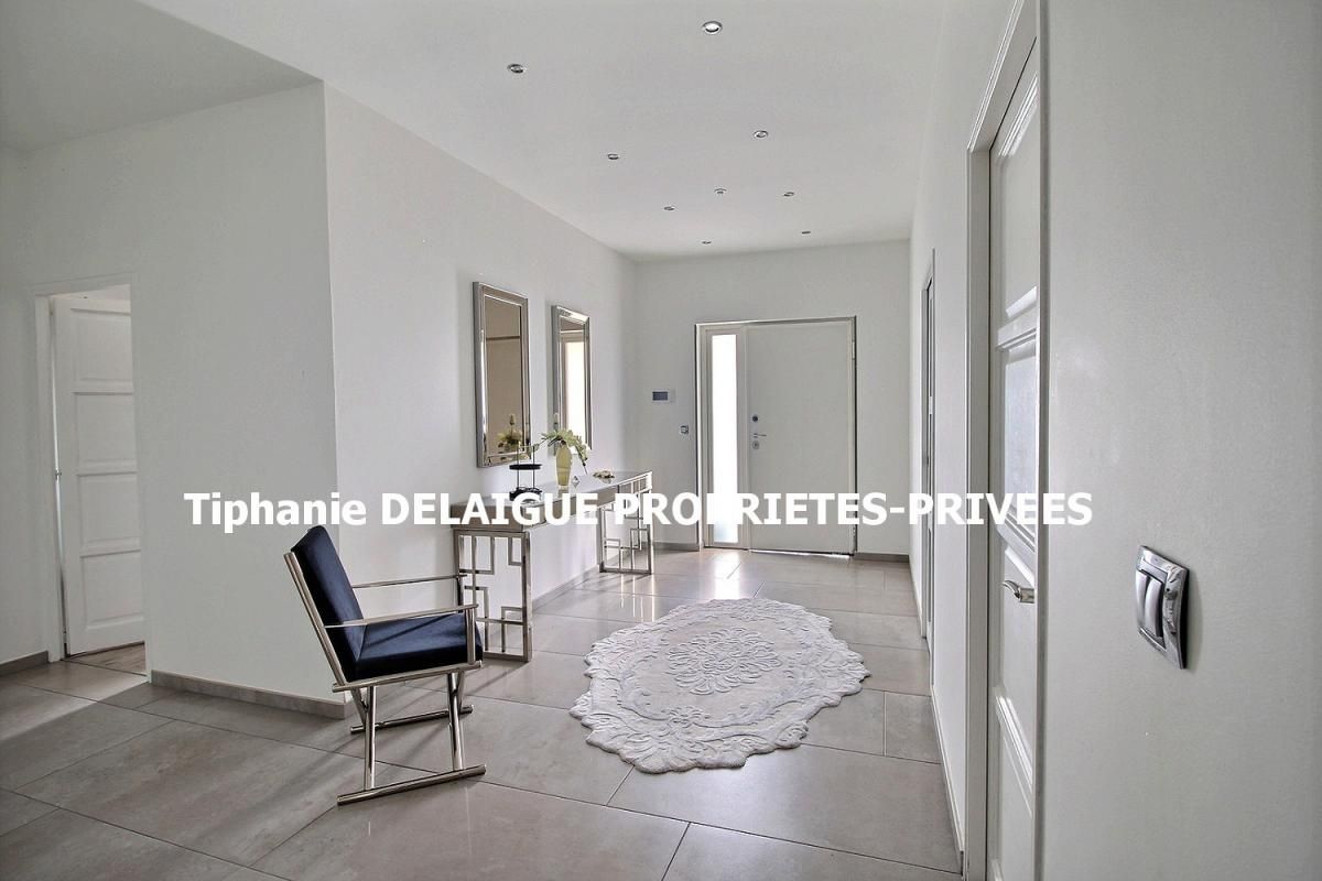 l'Etrat 42580 Villa contemporaine 328m² 7 chambres grand garage sur 1328m² de terrain avec PISCINE
