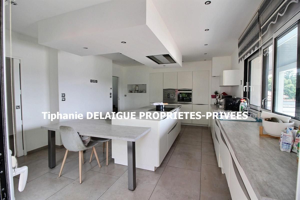 L'ETRAT l'Etrat 42580 Villa contemporaine 328m² 7 chambres grand garage sur 1328m² de terrain avec PISCINE 2