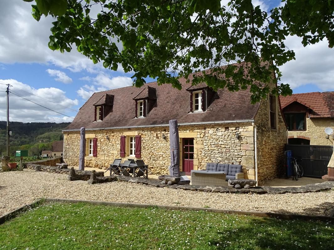 SAINT-LEON-SUR-VEZERE Ensemble immobilier Saint Leon Sur Vézère 8 pièce(s) 210.48 m2 1