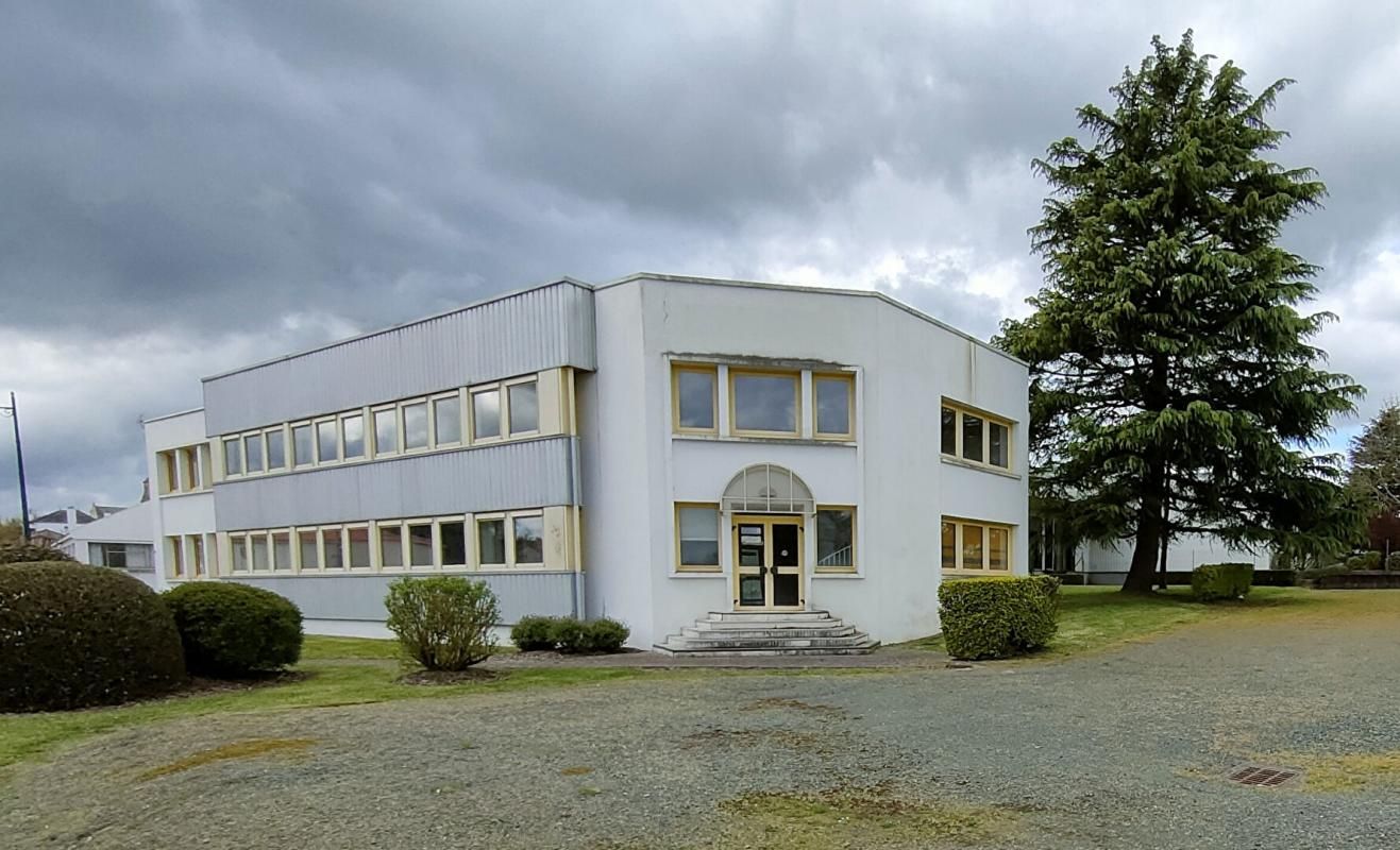 LES HERBIERS SECTEUR LES HERBIERS/CHOLET - LOCAL INDUSTRIEL/BUREAUX 8800 m2 Terrain 17000 m2 2