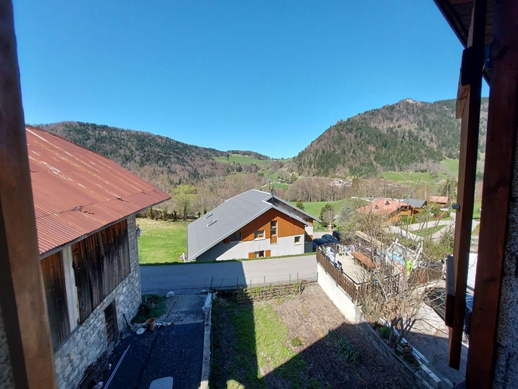 A saisir Maison mitoyenne de village à rénover