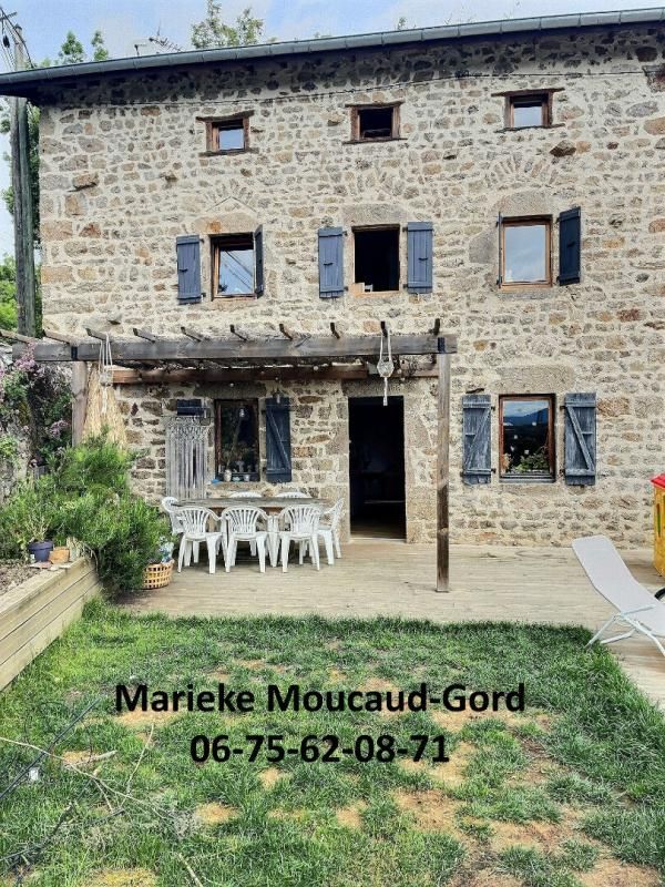 Solignac sous Roche 43130 Belle maison en pierre de 173 m² 3 chambres jardin garage