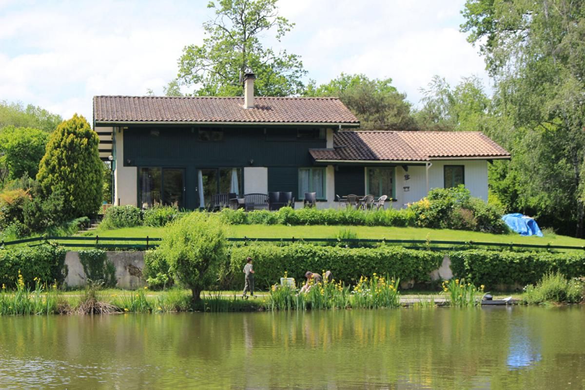Maison avec 2 étangs de pêches  et de reproduction (aux normes) dans une propriété  fermée, idéale gîte