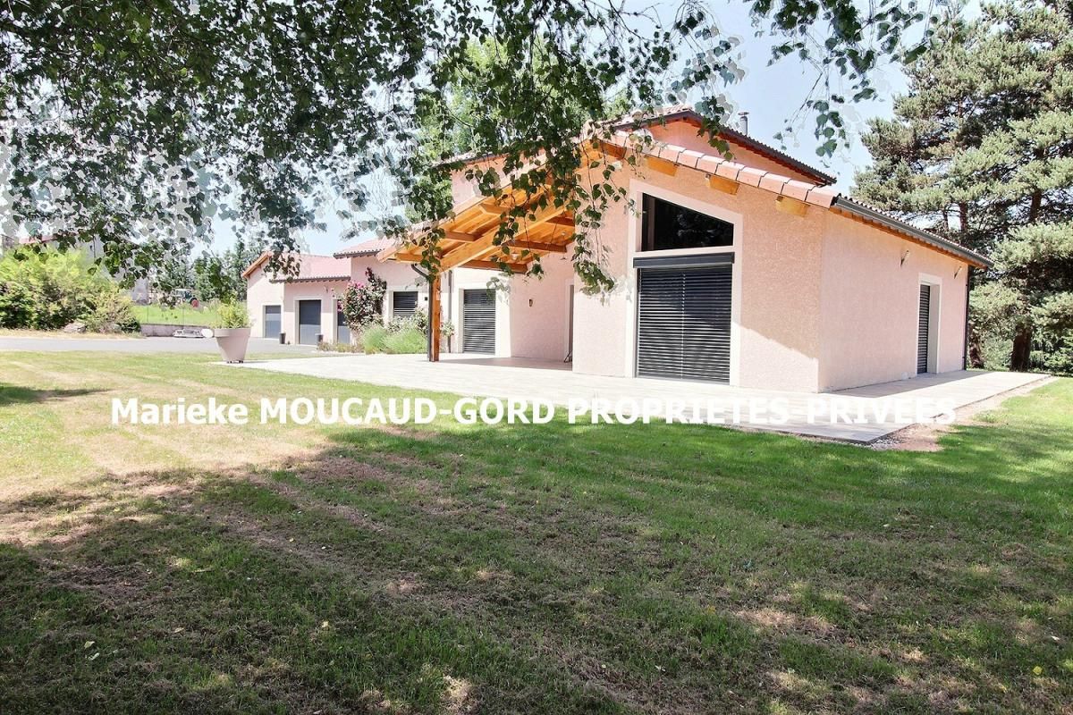 JULLIANGES Jullianges 43500 villa 195 m² 5 chambres 3 garages sur 9700m² terrain, 5 chambres 2