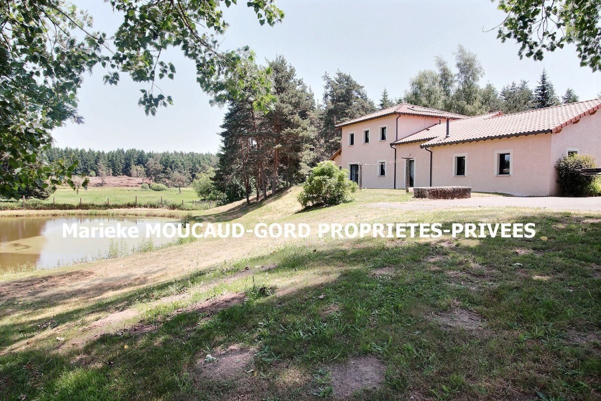 JULLIANGES Jullianges 43500 villa 195 m² 5 chambres 3 garages sur 9700m² terrain, 5 chambres 3