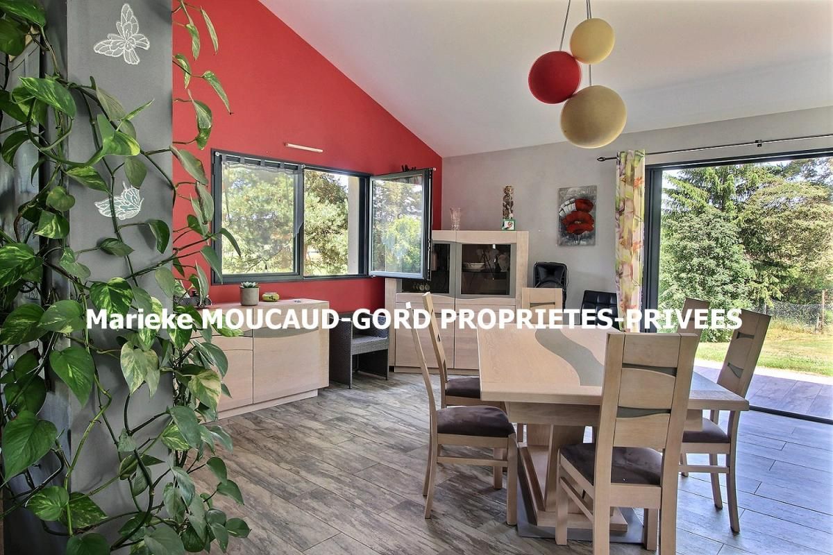 JULLIANGES Jullianges 43500 villa 195 m² 5 chambres 3 garages sur 9700m² terrain, 5 chambres 4