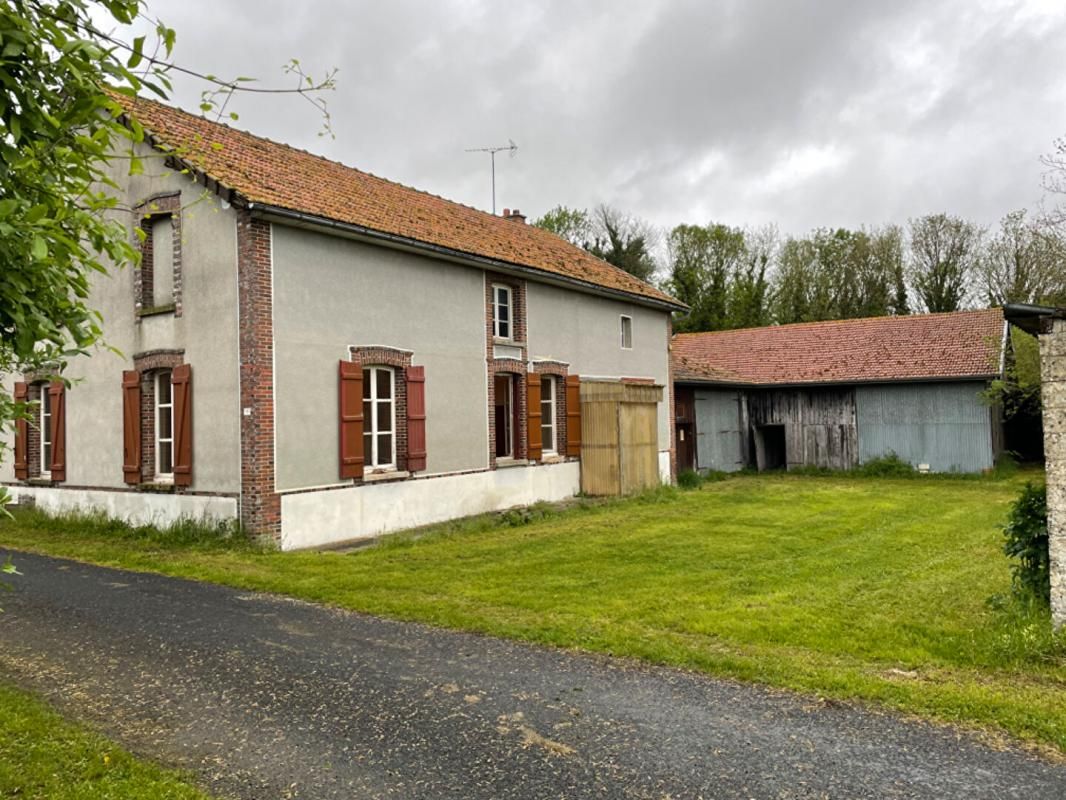 Rare. Corps de Ferme avec ses dépendances à rénover sur plus de 3600m2