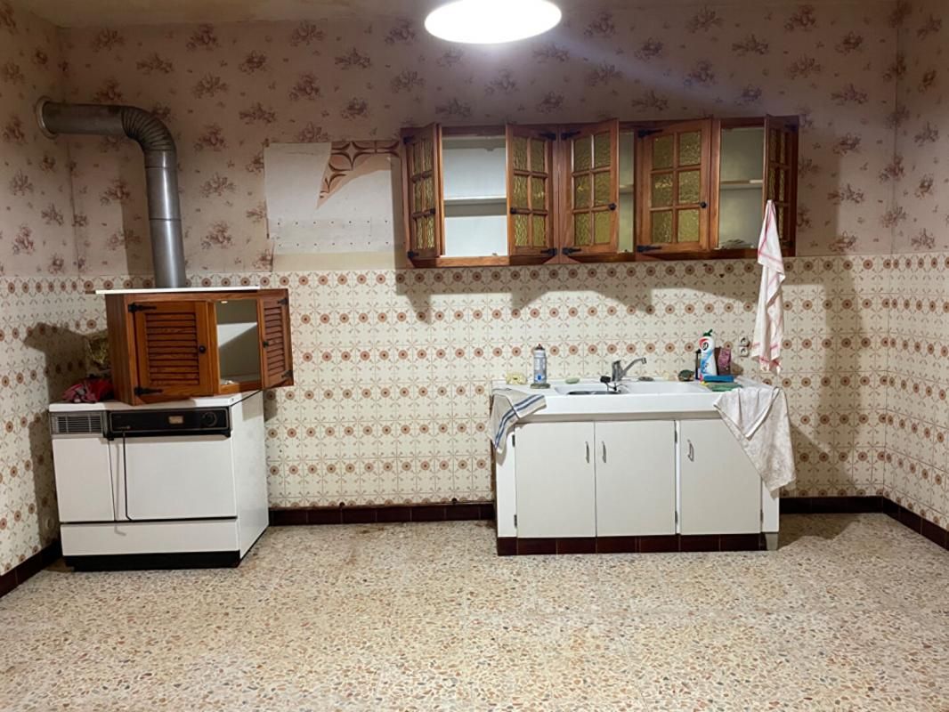 GOURGANCON Rare. Corps de Ferme avec ses dépendances à rénover sur un terrain de plus de 3600m2 3