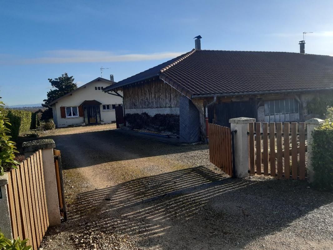 Maison Jayat 95 m2 et dépendance longère bressane sur terrain 3500 m2
