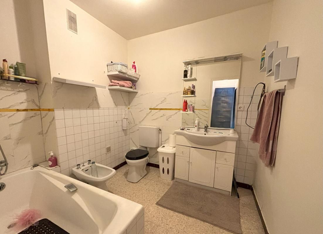 SAINT-ETIENNE Appartement Saint Etienne 2 pièce(s) 51.90 m2 4