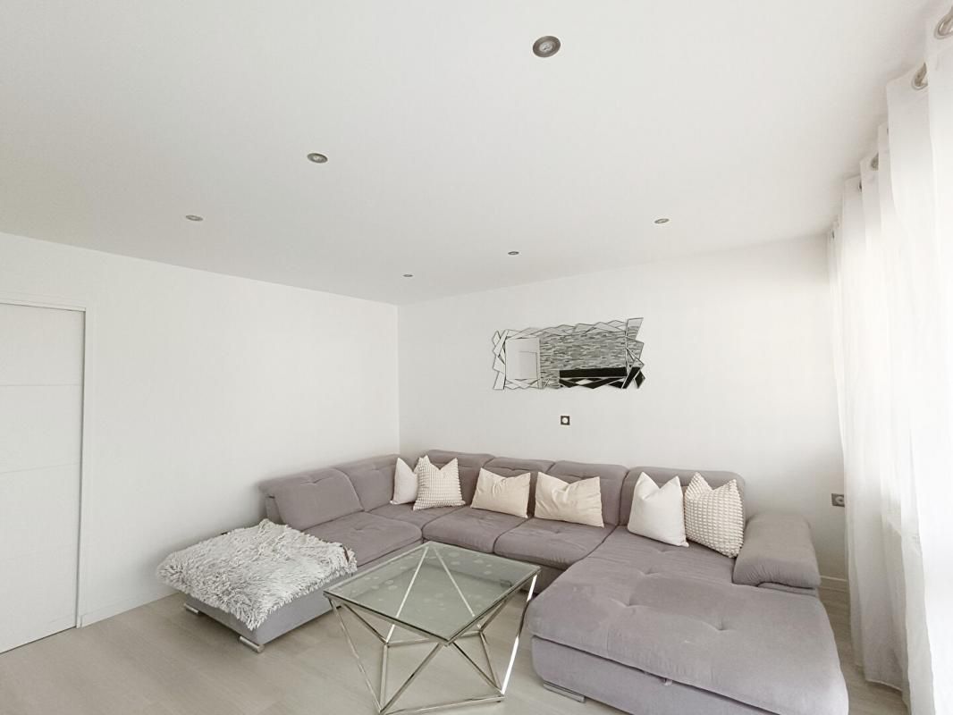 LES MUREAUX Appartement Les Mureaux 4 pièce(s) 77 m2 2