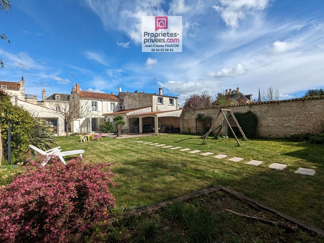 Maison Lucon 6 pièce(s) 139 m2