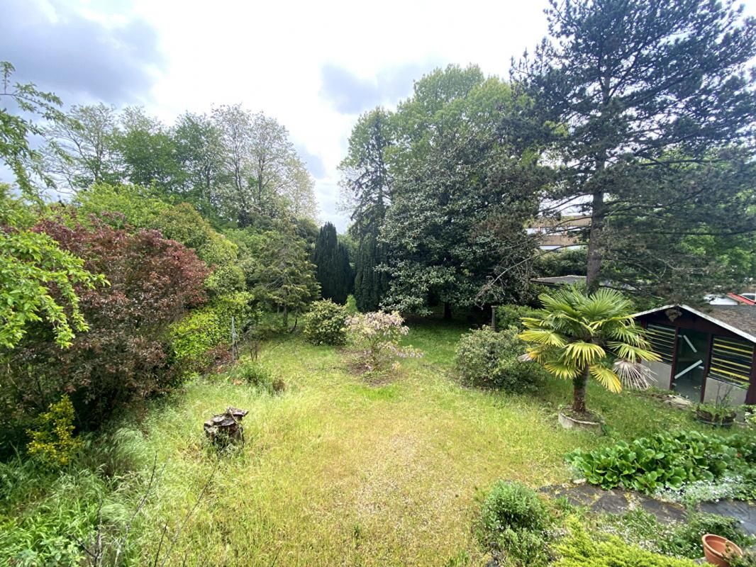 Maison Pessac A RENOVER - JARDIN MAGNIFIQUE - GARAGE et DEPENDANCE