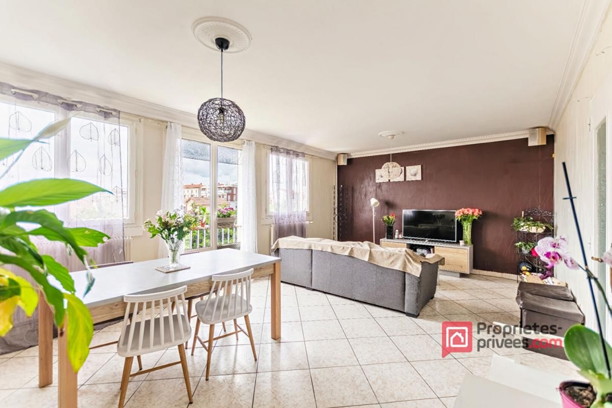 Villeurbanne Proche Doua, 5 pièces de 77m² hab, 3 ch, T.Bon état, Au calme. Sans vis à vis