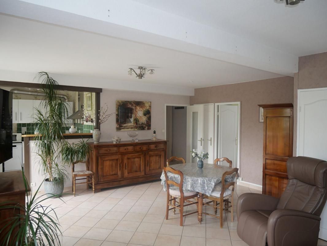 Appartement T3 de 68 m2 environs avec cave et place de parking privatif