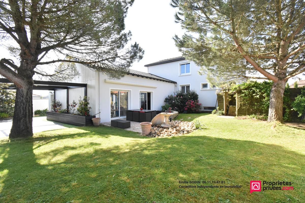 YZERNAY Maison Yzernay 8 pièce(s) 145 m2 3