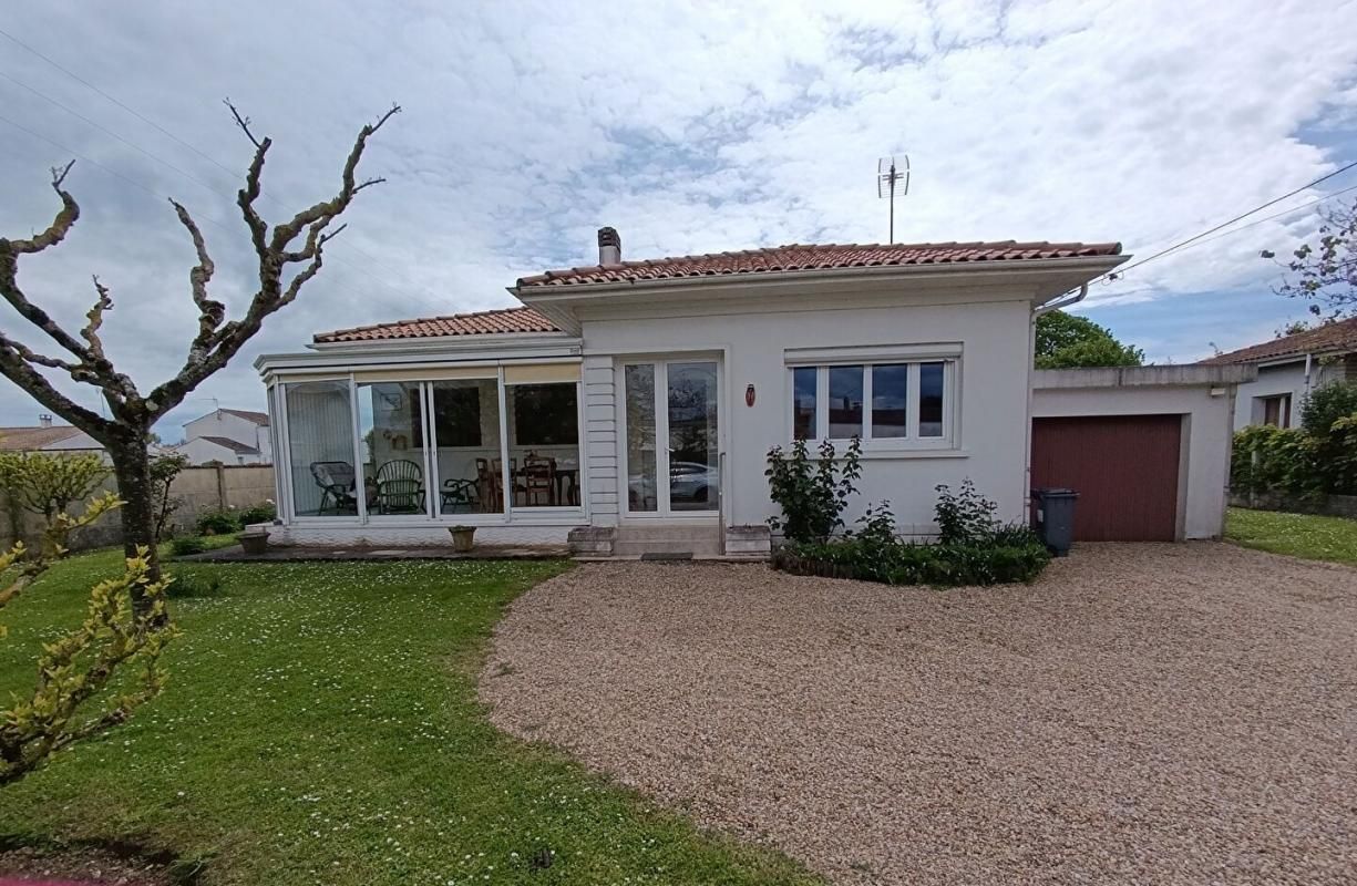 DEPT 17 Maison de plain pied Le Gua 6 pièce(s) 93 m2