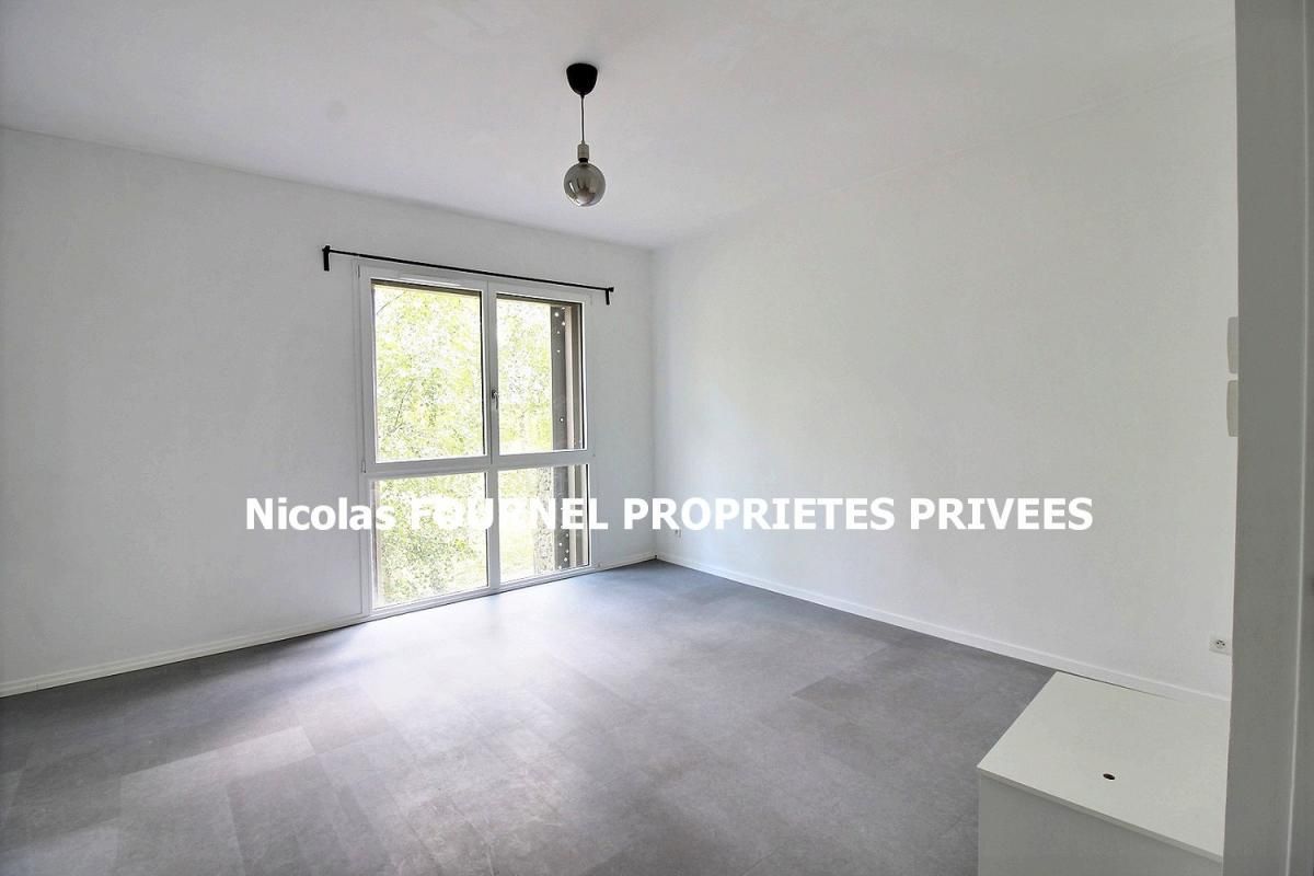 Lyon Confluence 69002  EXCLUSIVITE Studio récent 31m² avec loggia