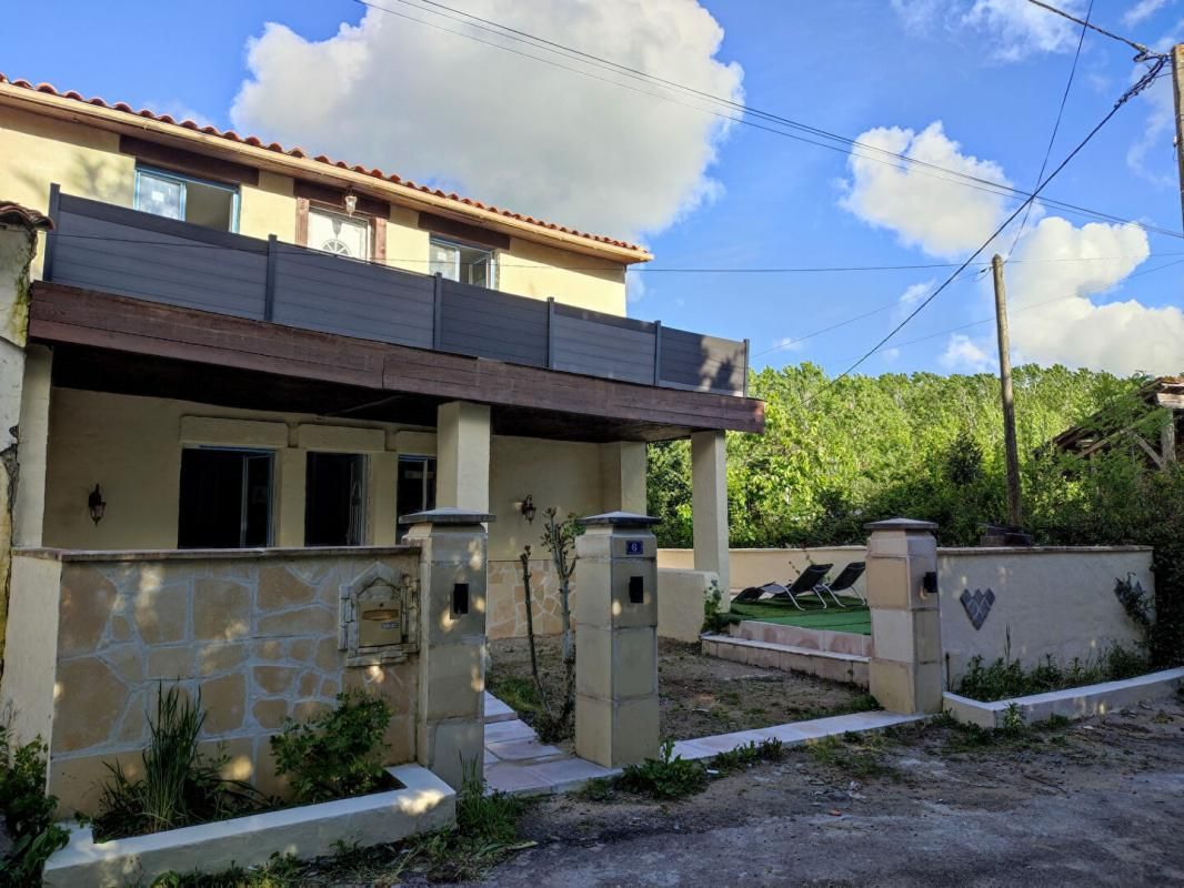 CHABANAIS Maison 7 pièces, piscine jardin terrasse et balcon 2