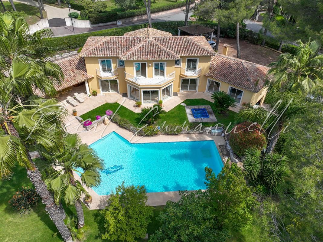 MOUGINS Villa Provençale Mougins 8 pièce(s) 460 m2 3