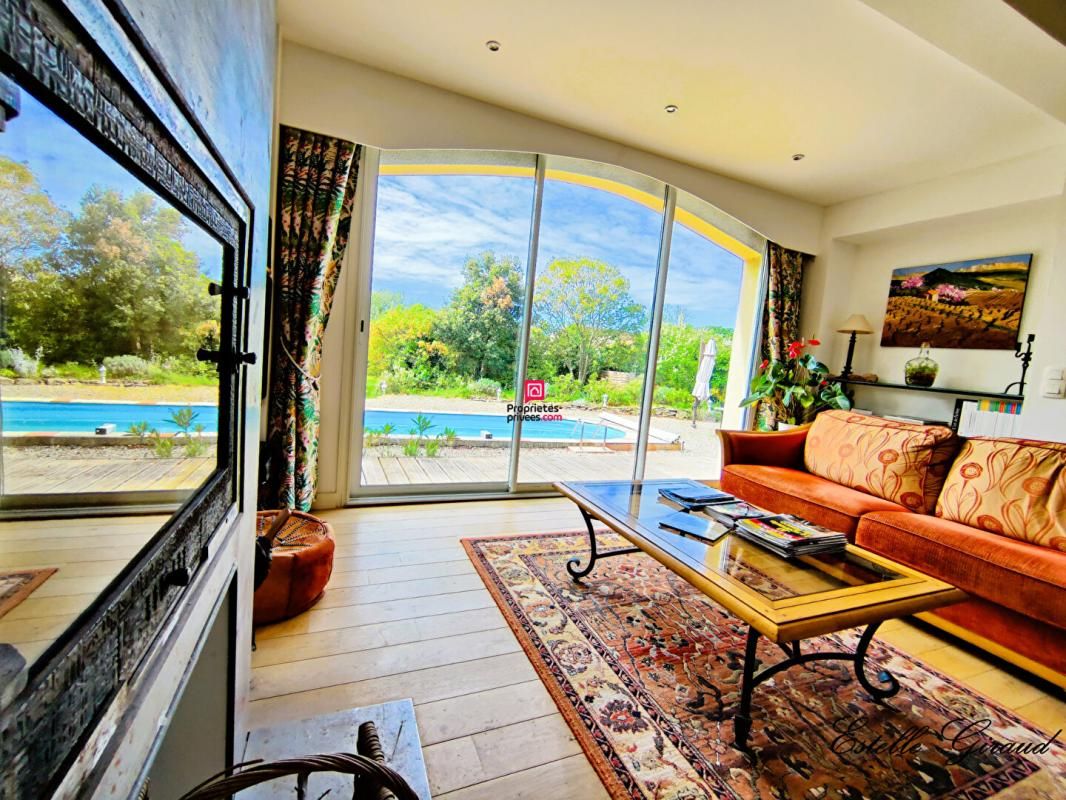 Villa, Deux piscines, Appartement, Double garage, Jardin