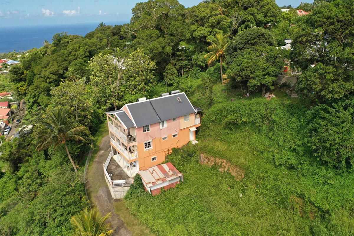 Maison sur 3 niveaux à SAINT-CLAUDE - 183 m2