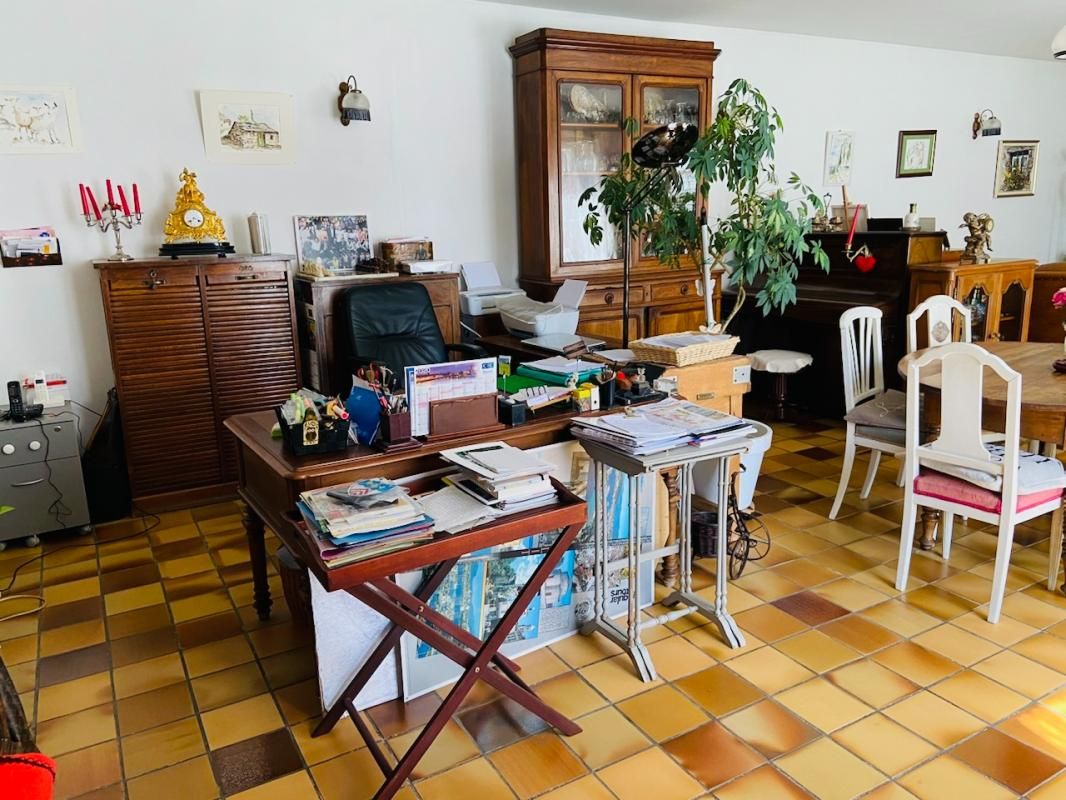 VILLEMEUX-SUR-EURE Maison de 170m2 plain pied avec commerce et immeuble 3