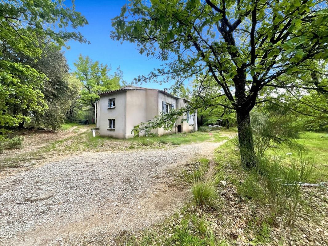 Maison Autonome de 140 m² sur Terrain Verdoyant d'1 Hectare à Figanières (83830)