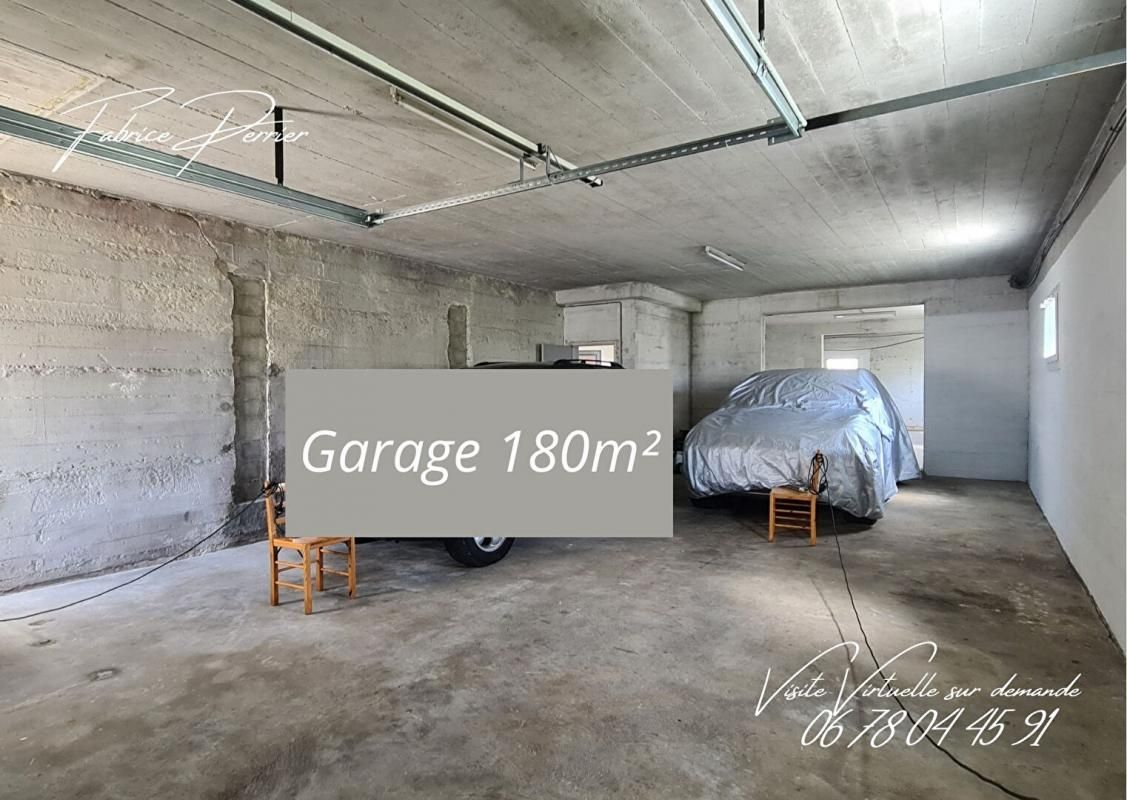 MONTELIMAR Maison de 328m² possibilité de 2 logements sur 3 niveaux à Montélimar 2