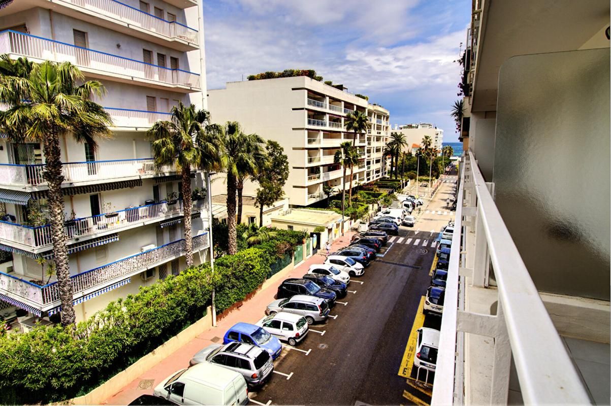 Cannes Croisette - Appartement rénové avec aperçu mer