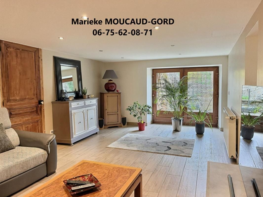 BEAUZAC Beauzac 43590 Maison en pierre rénovée 150 m² 4 chambres terrain clos 1489m² 4