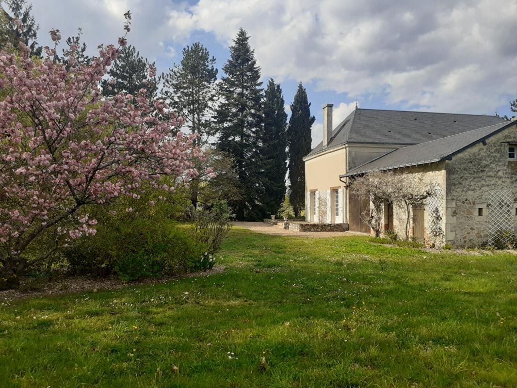 BAUGÉ-EN-ANJOU Maison Bauge En Anjou 7 pièce(s) 167 m2 3