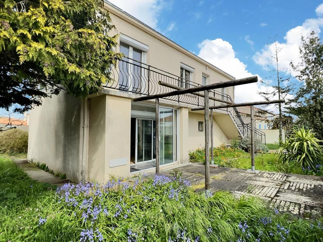 Maison  6 pièce(s) 145m2 , terrain 853 m2