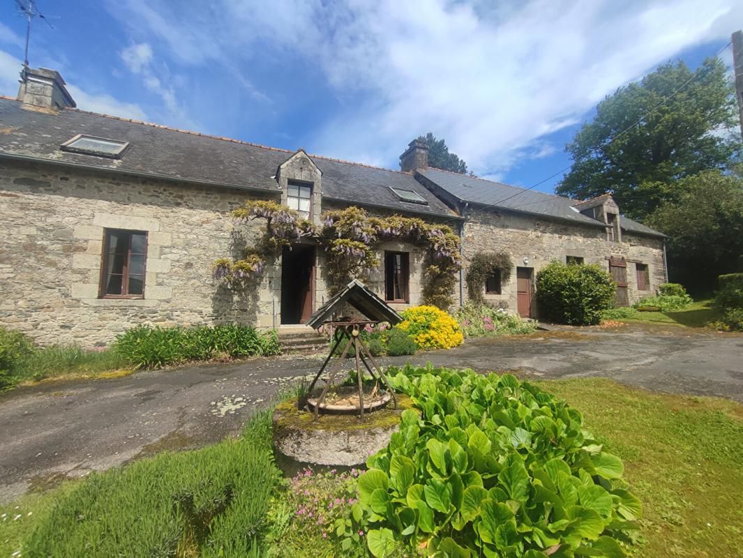 PONTIVY Longère et dépendances proche commerces 2