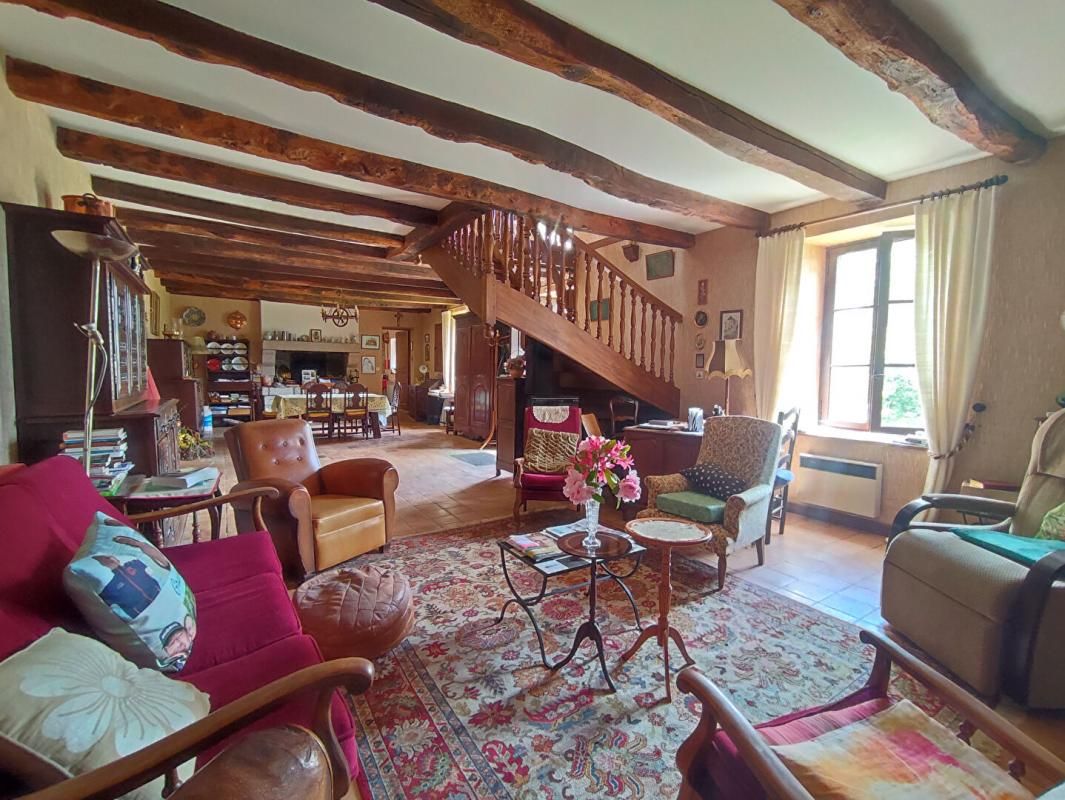 PONTIVY Longère et dépendances proche commerces 3