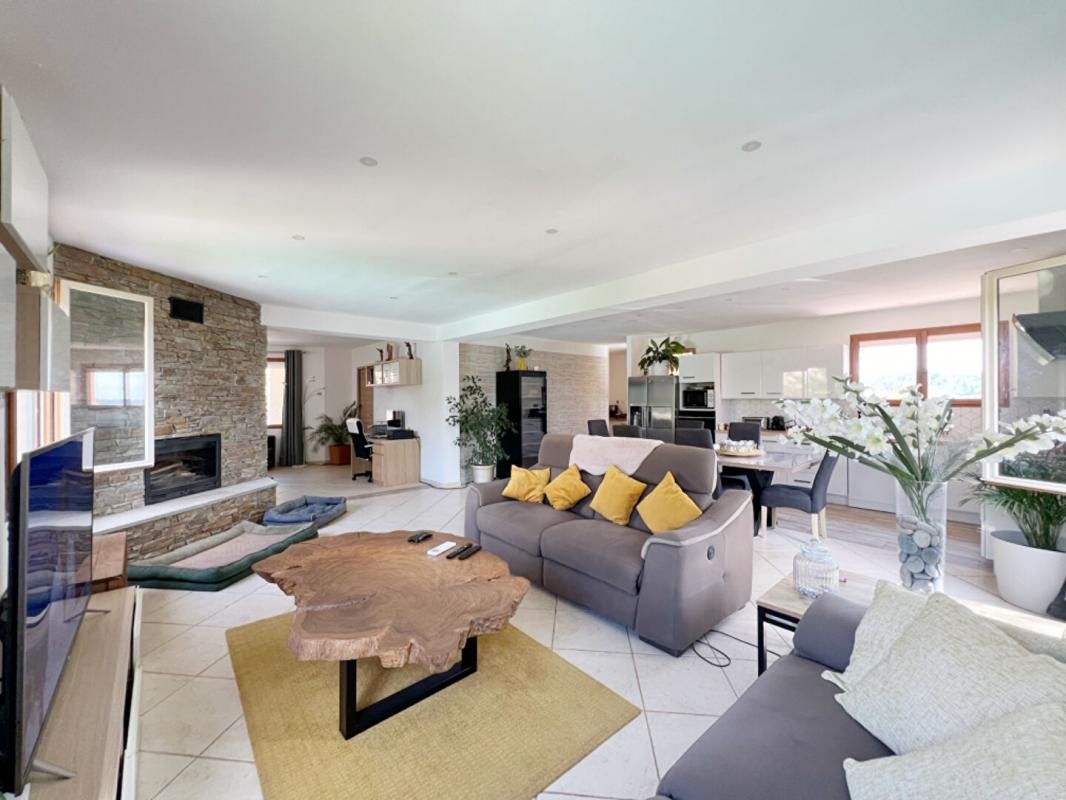 ROCBARON Rocbaron! Propriété de 170m² en position dominante 2