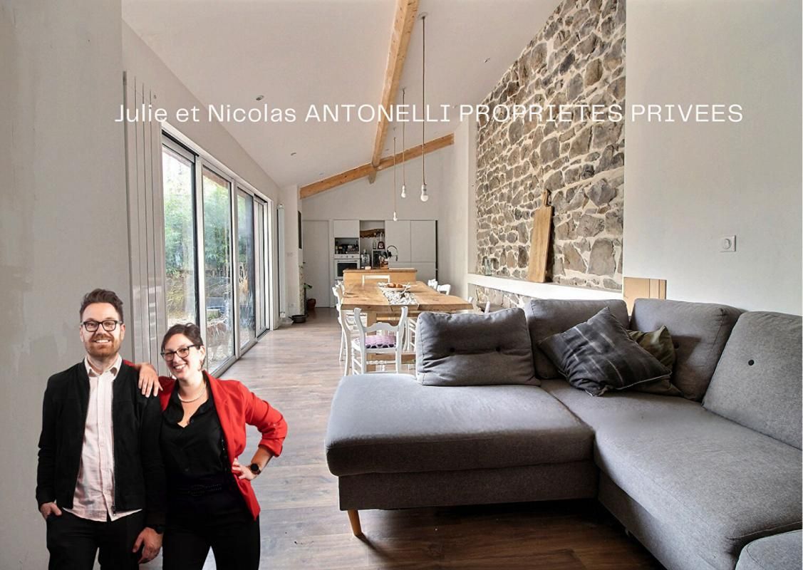 SAINT JUST MALMONT 43240 EN PLEIN CENTRE DU VILLAGE MAISON DE VILLE  de162m² HABITABLES 4 chambres AVEC EXTERIEUR DE 100m²