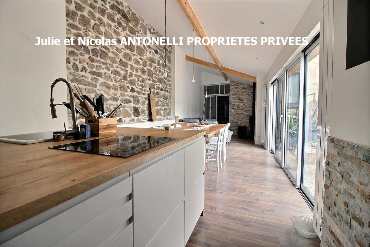 SAINT-JUST-MALMONT SAINT JUST MALMONT 43240 EN PLEIN CENTRE DU VILLAGE MAISON DE VILLE  de162m² HABITABLES 4 chambres AVEC EXTERIEUR DE 100m² 4