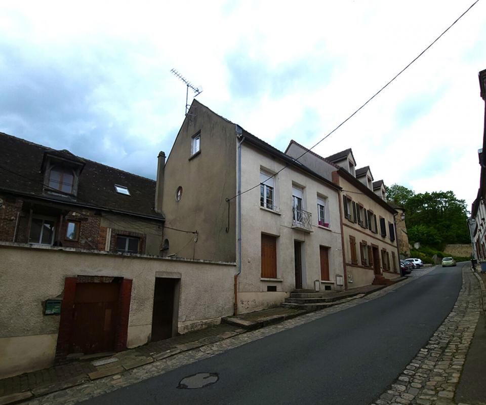 Immeuble de rapport Nonancourt Hyper Centre (27320), 4 appartements non meublés dont deux F3, un F2 et un F1. Prix HAI 249 576