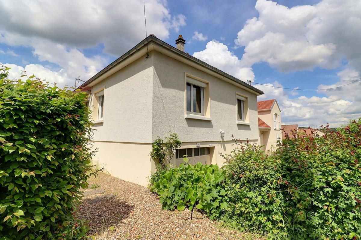MOUY 60250 - Pavillon sur sous sol 2 chambres sur 1030m² à rafraichir