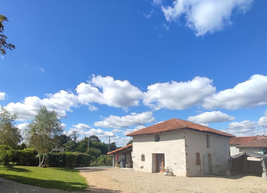 Maison 6 pièces jardin clôturé en totalité, puit tout à l'égout