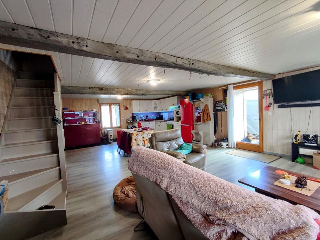 LESTERPS Maison 6 pièces jardin clôturé en totalité, puit tout à l'égout 2