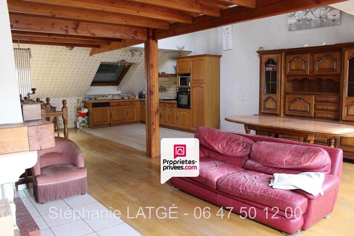 BORT-LES-ORGUES Immeuble à Bort Les Orgues 9 pièce(s) 186 m2 2