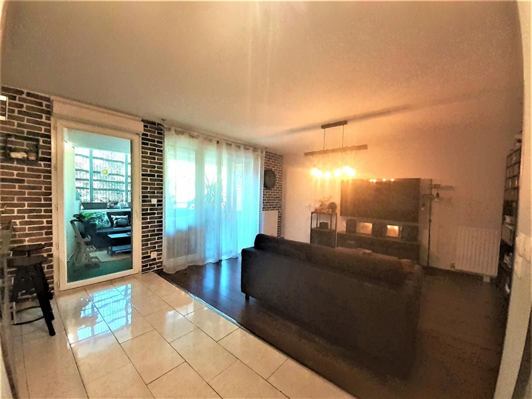 SAINT-DENIS Appartement SAINT DENIS 42 m² 2