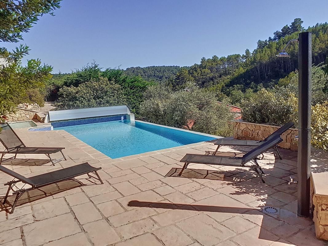 VINS-SUR-CARAMY Villa Vins Sur Caramy 6 pièces de 197m² avec piscine et annexes 2
