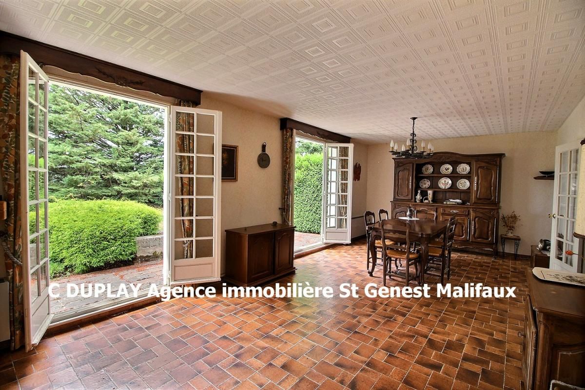 JONZIEUX EXCLUSIVITE Jonzieux 42660 villa plain-pied construite en 1972 exposée EST/Ouest 118m² habitables 4 chambres 2 garages sur 3277m² de terrain 2
