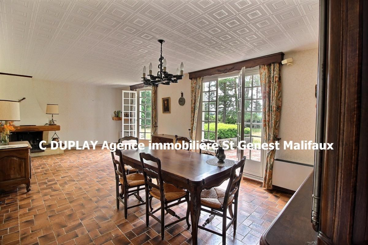 JONZIEUX EXCLUSIVITE Jonzieux 42660 villa plain-pied construite en 1972 exposée EST/Ouest 118m² habitables 4 chambres 2 garages sur 3277m² de terrain 3