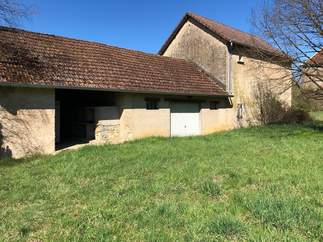 GRANDECOURT Ancien abbey à 3/4h de Vesoul, 14 chambres et de grandes possibilités d'extension 3
